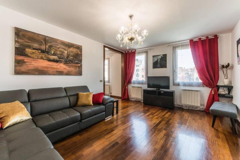 Rialto Apartment With Canal Grande View Венеція Екстер'єр фото