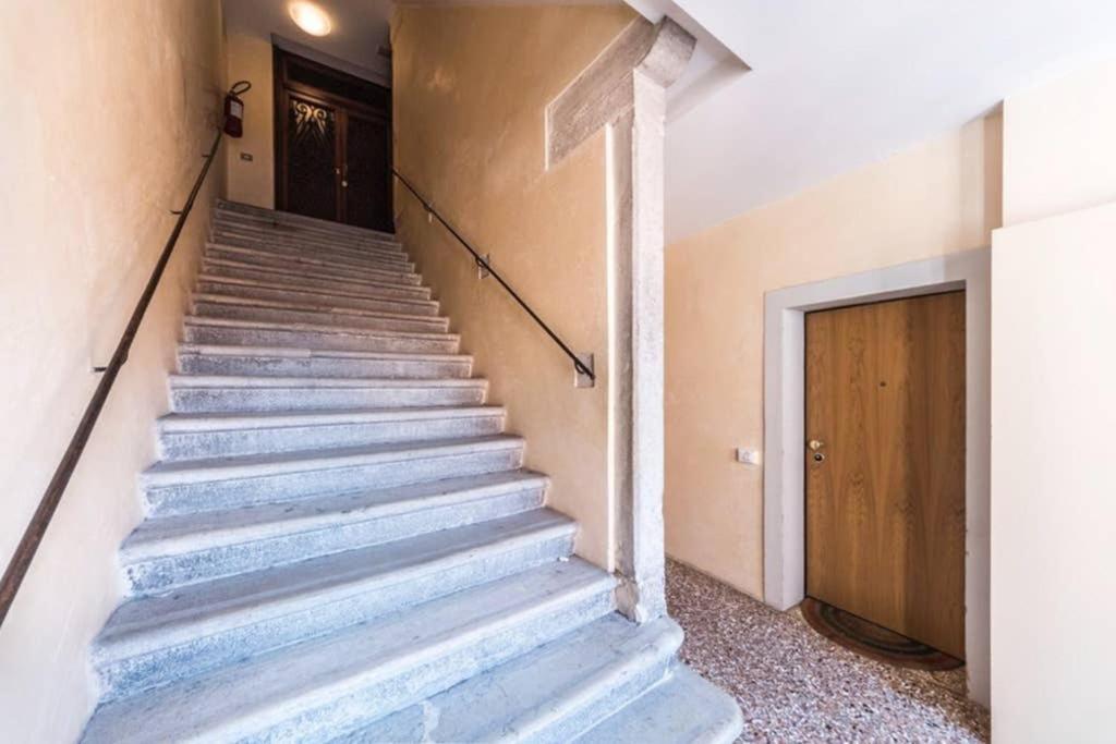 Rialto Apartment With Canal Grande View Венеція Екстер'єр фото